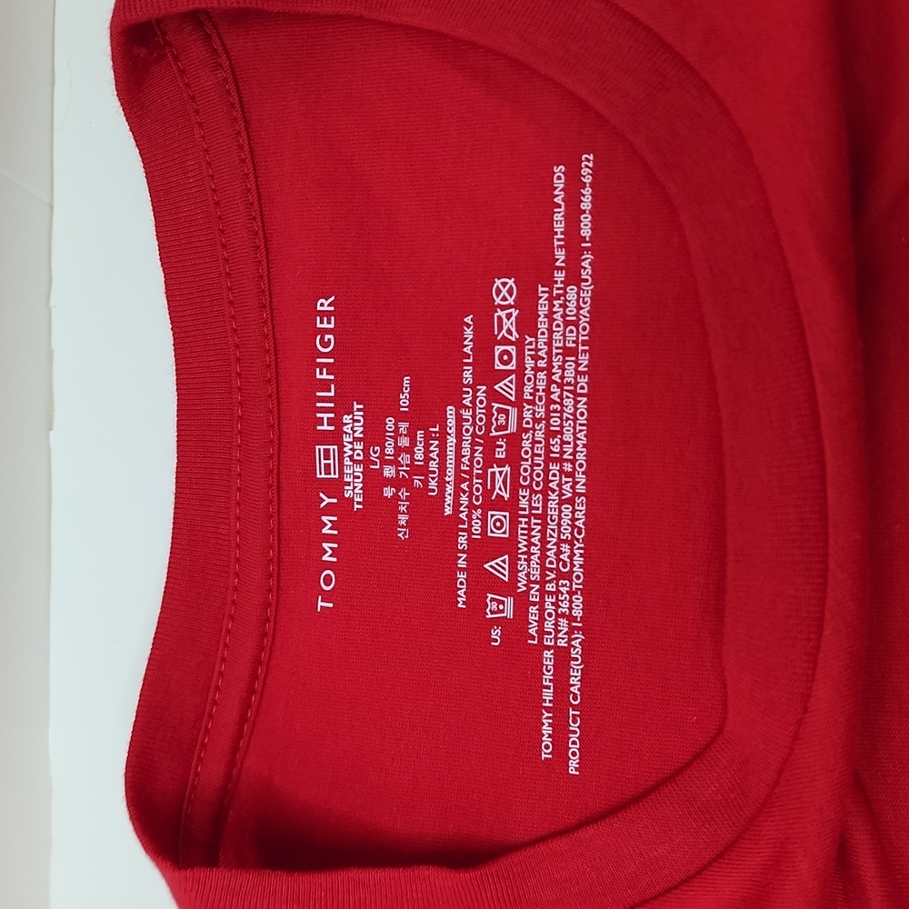 TOMMY HILFIGER RED LARGE TSHIRT - Picture 5 of 8